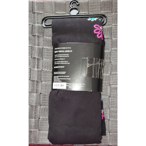 Torrid Cropped Leggingd-SZ 4 - Picture 4 of 4